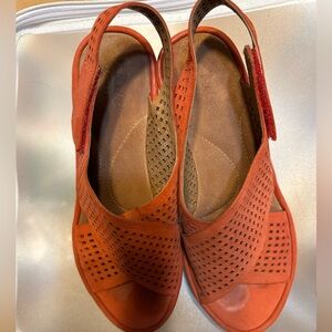 Clarks Women's orange suede Sandal Size 6 Wedge Slingback Velcro strap